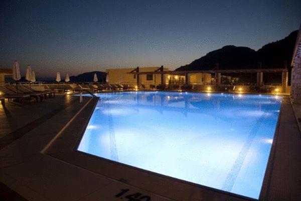 Island Blue Hotel Pefki エクステリア 写真