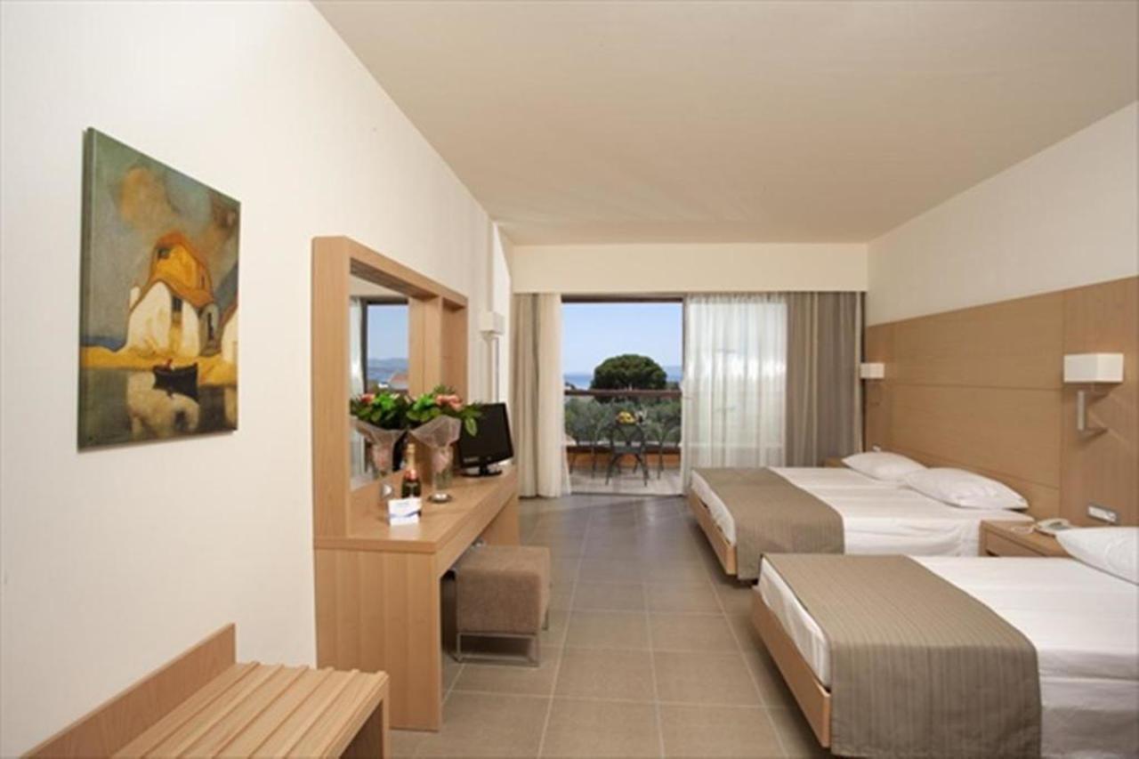 Island Blue Hotel Pefki エクステリア 写真