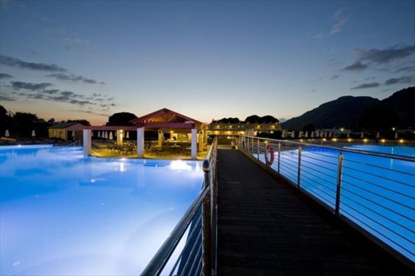 Island Blue Hotel Pefki エクステリア 写真
